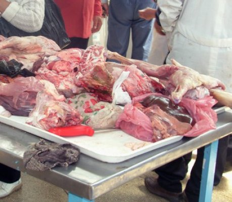 Carne ALTERATĂ, în magazinele din toată ţara şi un prejudiciu de 15 milioane de euro